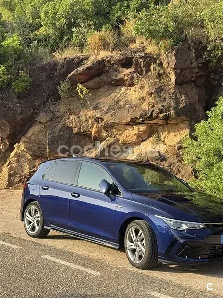 Usado VW Golf VIII R-line 130 CV (95 kW) 2021 Azul Berlina