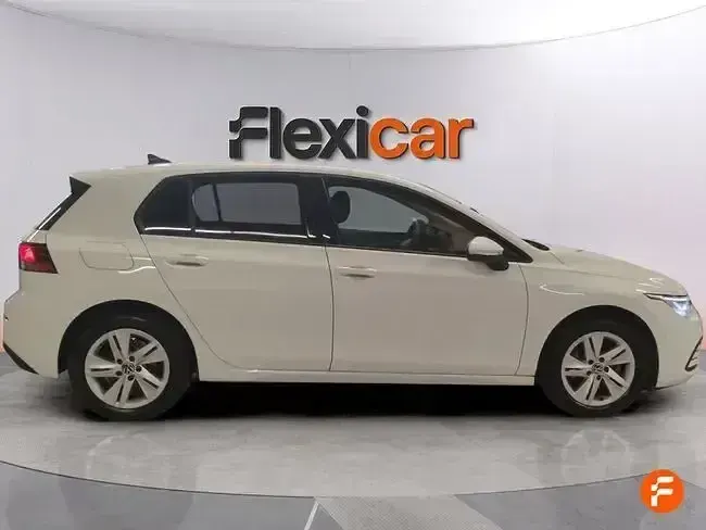 Usado VW Golf VIII Life 110 CV (80 kW) 2024 Blanco Familiar