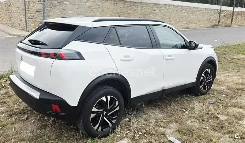 Käytetty Peugeot 2008 Allure 110 HP (80 kW) 2022 Valkoinen Katumaasturi