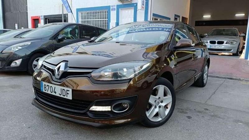 Marrón Usado 2015 Renault Mégane III LIMITED Utilitario | 7600 € (Precio justo) - Imagen 1/4
