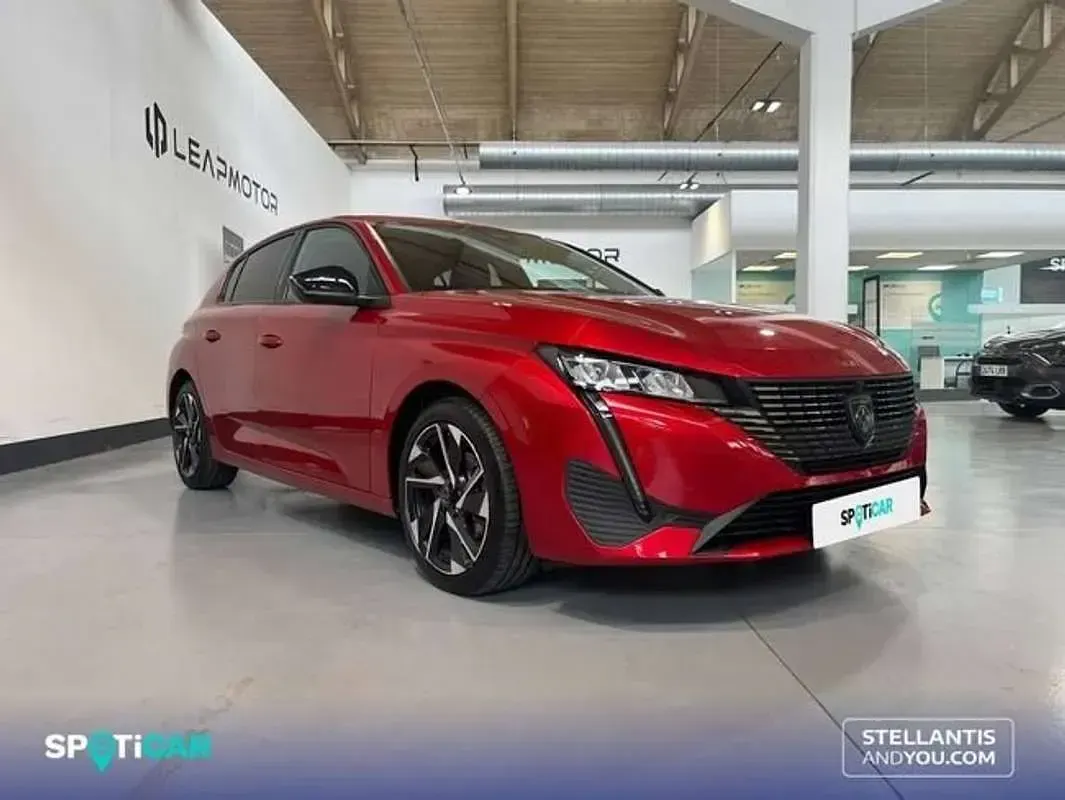 Usado Peugeot 308 Allure 131 CV (96 kW) 2022 Rojo Utilitario
