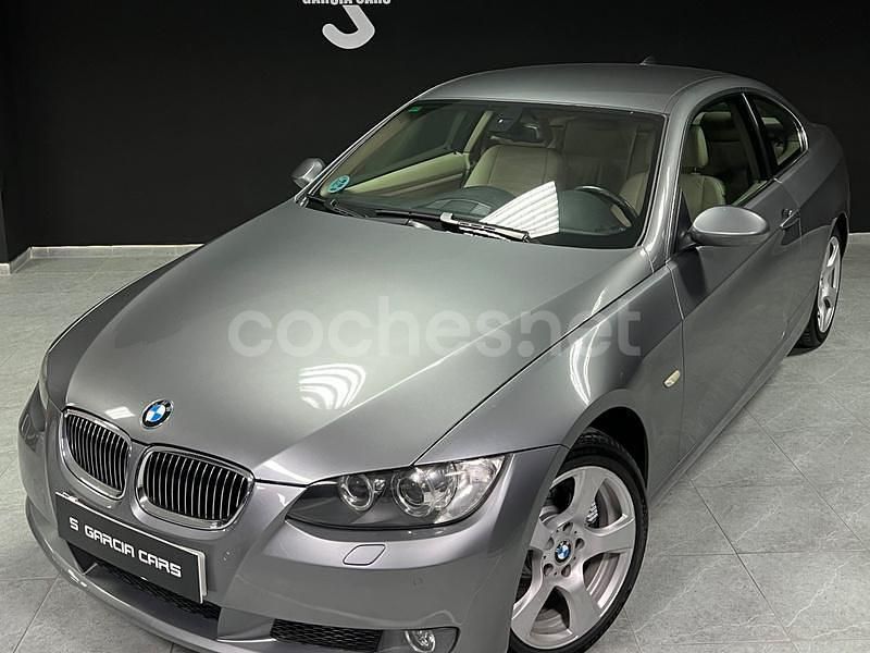 Gris / plata Usado 2007 BMW 325 Sport Line Coupe | 13.999 € (Un poco caro) - Imagen 1/4