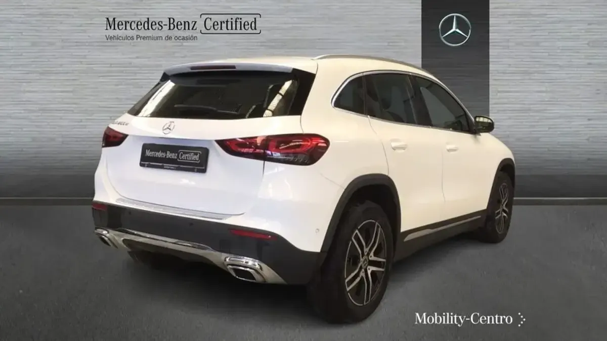 Usado Mercedes GLA200 Progressive 150 CV (110 kW) 2023 Blanco polar  pintura unicolor SUV