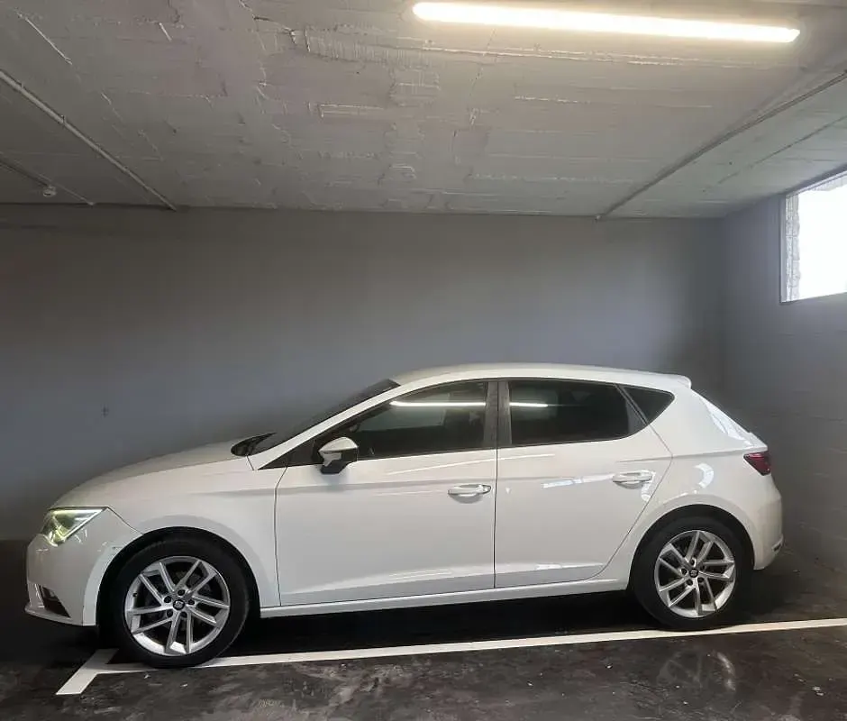 Usado Seat Leon Style 105 CV (77 kW) 2013 Blanco Utilitario