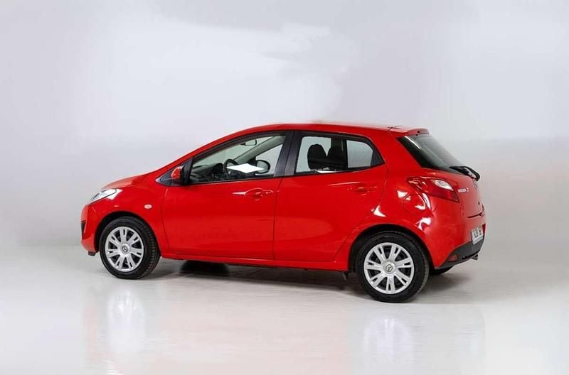 Käytetty Mazda 2 Style 75 HP (55 kW) 2014 Punainen Viistoperä