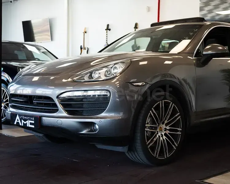 Usado Porsche Cayenne 400 CV (294 kW) 2011 Gris / plata SUV