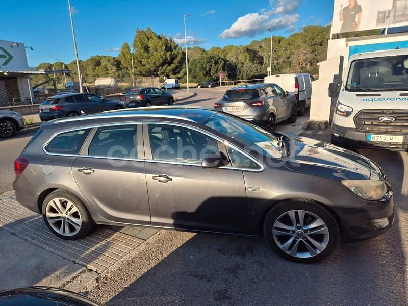 Usado Opel Astra Excellence 125 CV (91 kW) 2012 Gris / plata Familiar