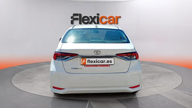 Usado Toyota Corolla Active 140 CV (102 kW) 2022 Blanco Berlina
