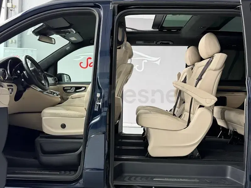 Usado Mercedes V300 Avantgarde 239 CV (175 kW) 2019 Azul Monovolumen