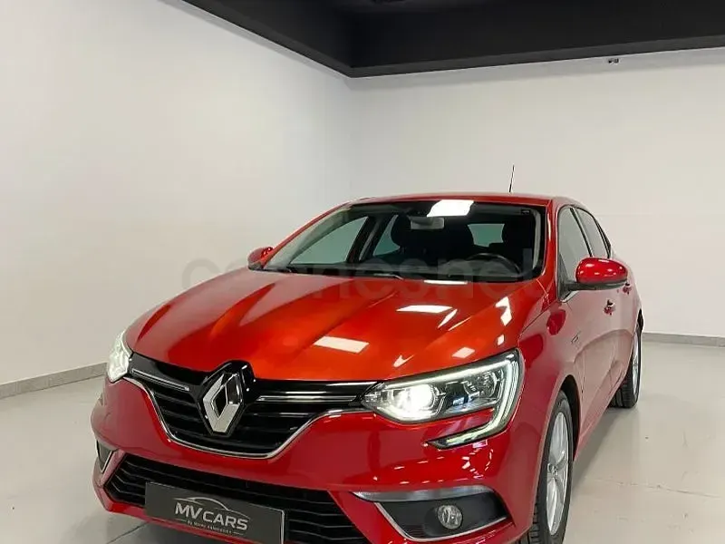 Usado Renault Mégane 130 CV (95 kW) 2018 Rojo Berlina