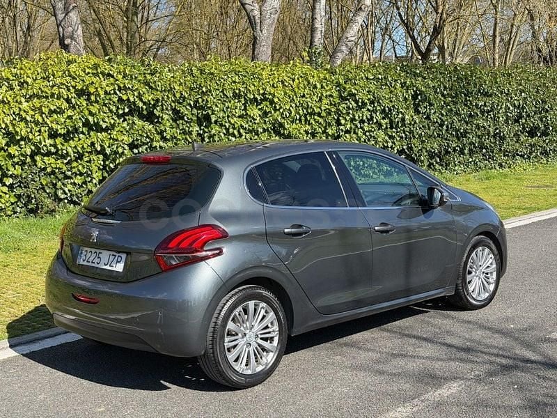Usado Peugeot 208 Allure 100 CV (73 kW) 2017 Gris / plata Utilitario