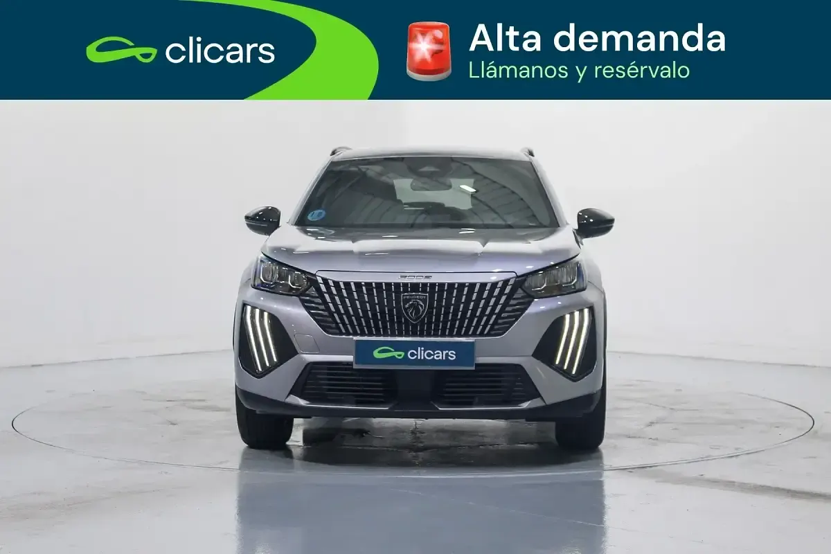 Usado Peugeot 2008 Allure 136 CV (100 kW) 2025 Gris SUV