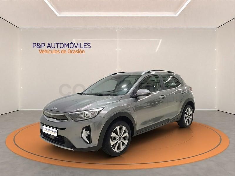 Usado Kia Stonic 84 CV (61 kW) 2021 Gris / plata SUV