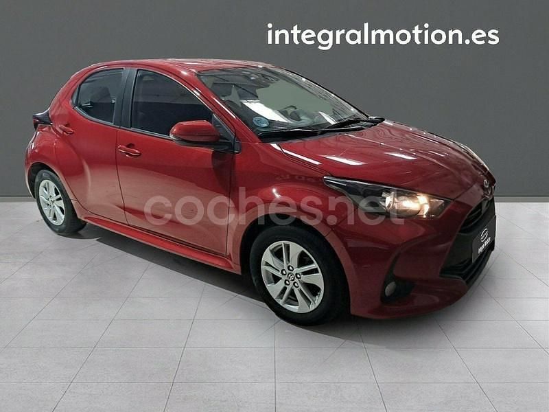 Usado Toyota Yaris Edition 125 CV (91 kW) 2024 Rojo Berlina