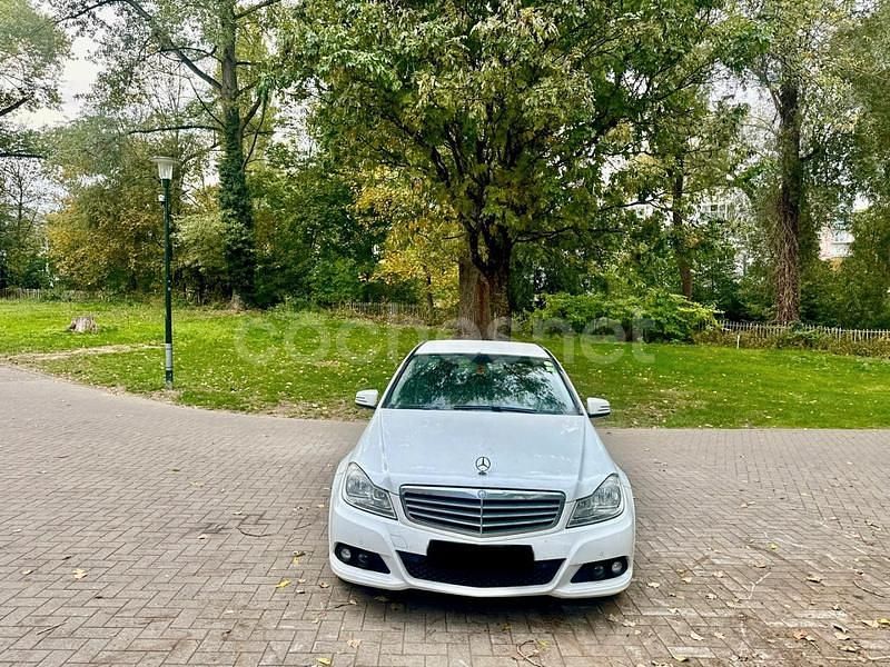 Usado Mercedes C180 120 CV (88 kW) 2013 Blanco Berlina
