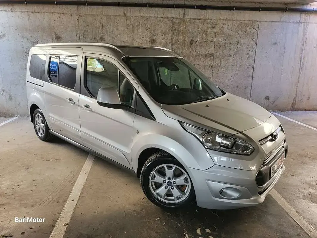Usado Ford Tourneo Connect Titanium 120 CV (88 kW) 2015 Gris Monovolumen