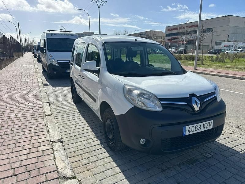 Usado Renault Kangoo Zen 95 CV (69 kW) 2019 Blanco Monovolumen