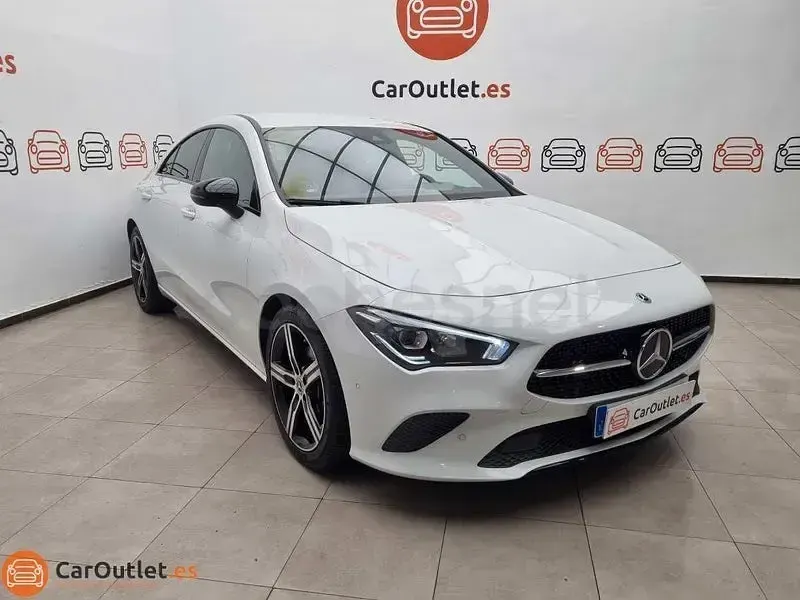 Usado Mercedes CLA180 136 CV (100 kW) 2023 Blanco Coupe