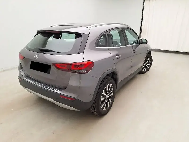 Usado Mercedes GLA200 150 CV (110 kW) 2022 Gris / plata SUV