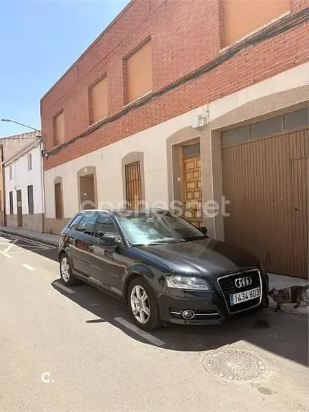 Usado Audi A3 Sportback Attraction 105 CV (77 kW) 2011 Negro Utilitario