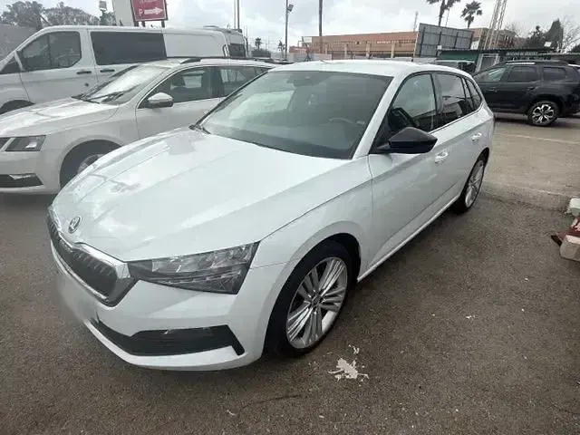 Usado Skoda Scala Ambition 110 CV (80 kW) 2023 Blanco Utilitario