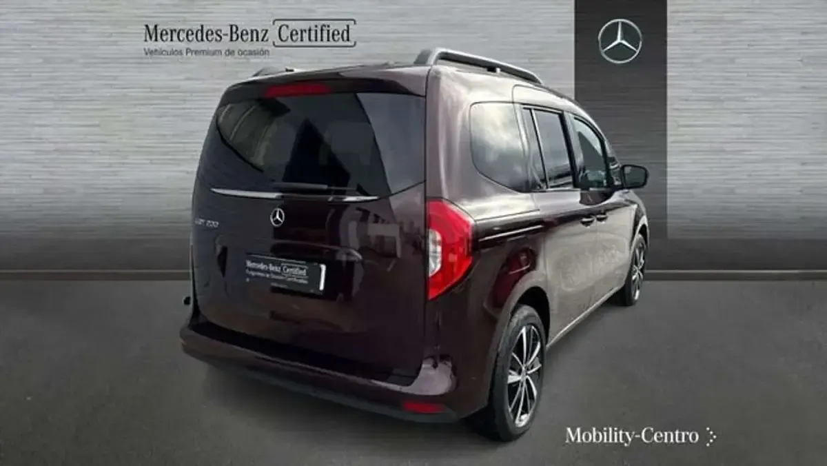 Usado Mercedes EQT200 2023 Rojo Monovolumen