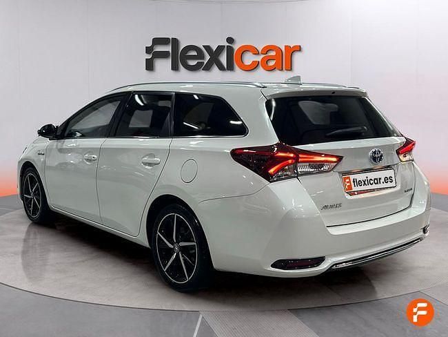 Usado Toyota Auris Hybrid Active 136 CV (100 kW) 2017 Blanco Familiar