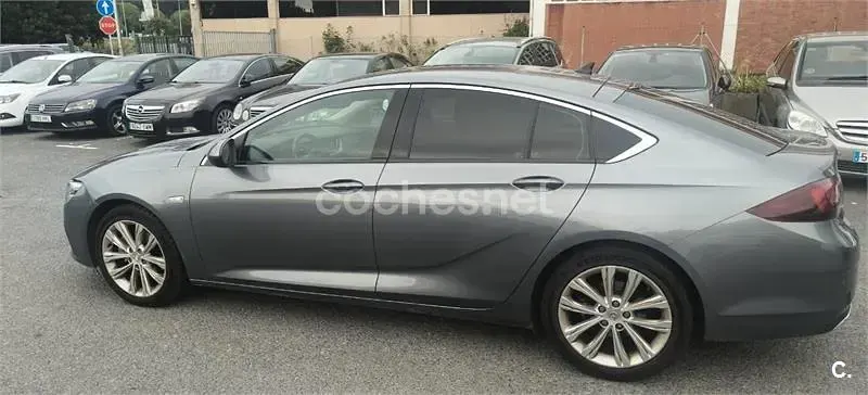 Usado Opel Insignia Business Elegance 200 CV (147 kW) 2021 Gris / plata Berlina