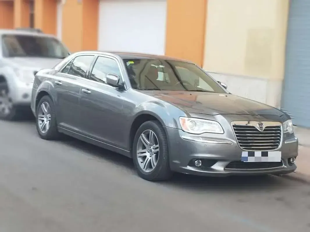 Usado Lancia Thema Platinum 190 CV (139 kW) 2013 Gris Berlina