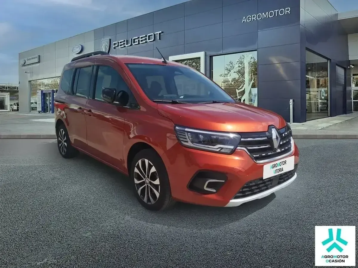 Usado Renault Kangoo Techno 130 CV (95 kW) 2023 Naranja Monovolumen