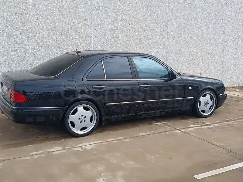 Usado Mercedes E55 AMG AMG 354 CV (260 kW) 1998 Negro Berlina