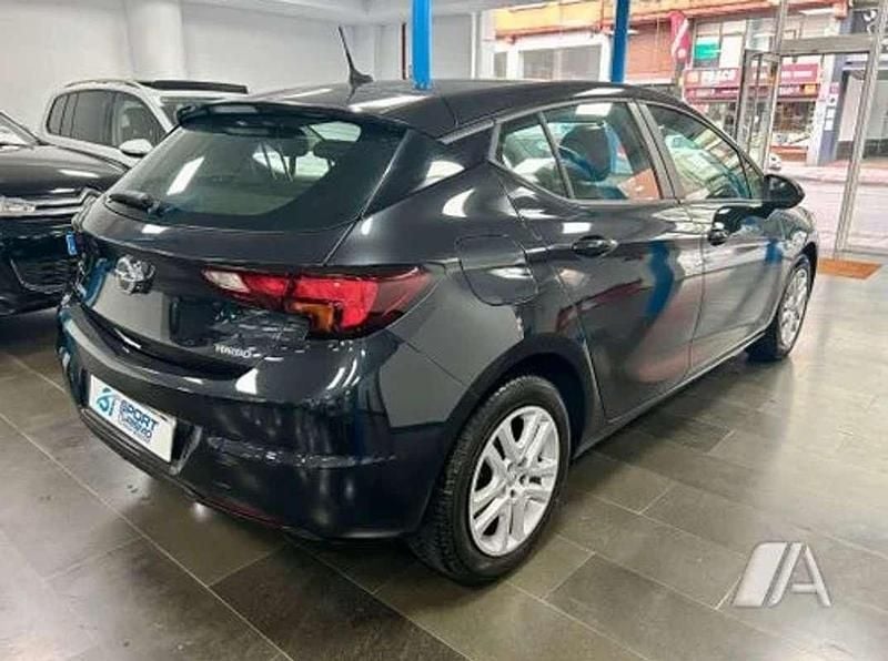 Usado Opel Astra Selective 125 CV (91 kW) 2016 Negro Utilitario