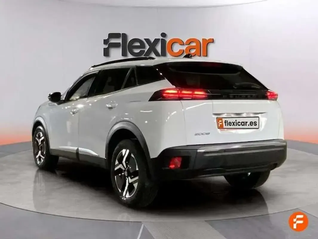 Usado Peugeot 2008 Allure 102 HP (75 kW) 2024 Branco SUV