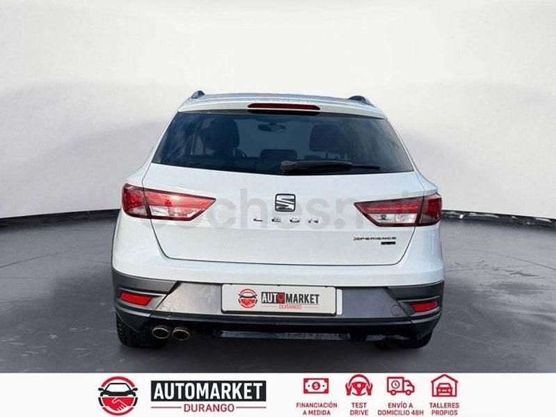 Usado Seat Leon Xperience 150 CV (110 kW) 2016 Blanco Familiar