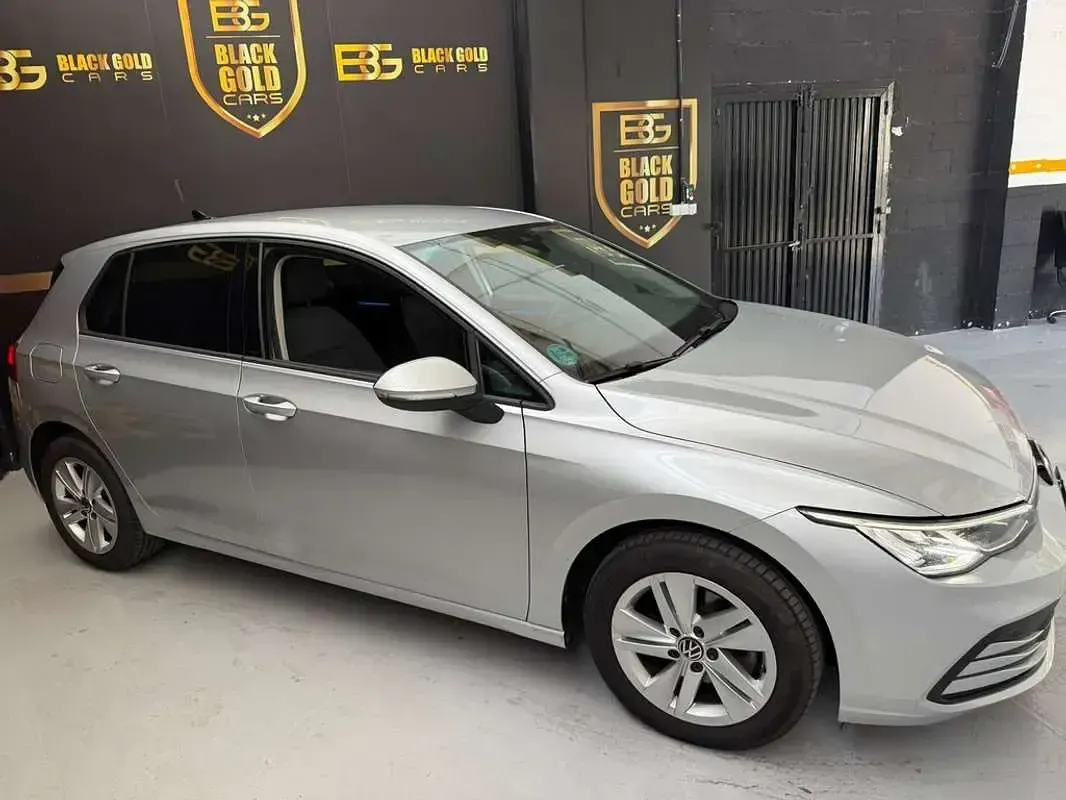 Usado VW Golf VIII Life 116 CV (85 kW) 2022 Gris Utilitario