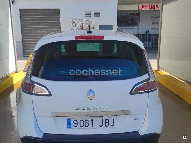 Usado Renault Scénic III LIMITED 110 CV (80 kW) 2014 Blanco Monovolumen