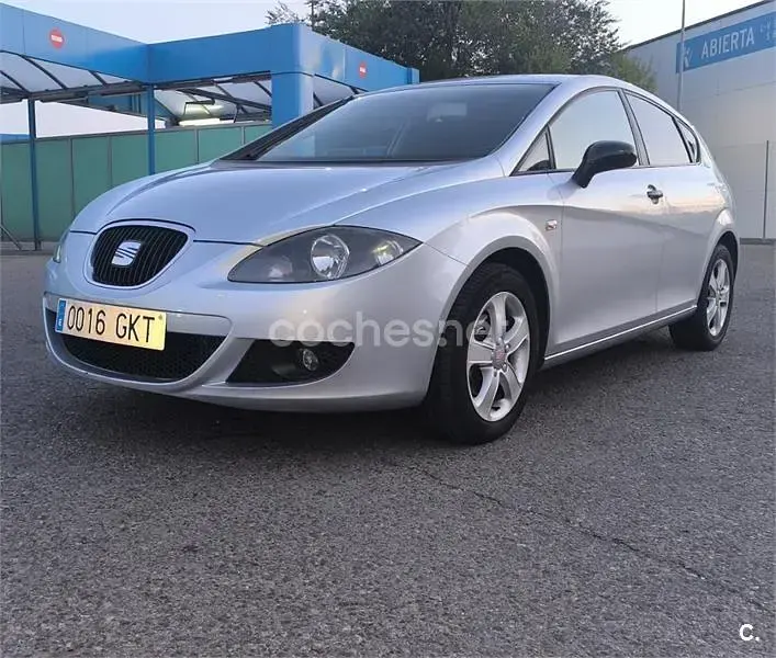 Usado Seat Leon Reference 105 CV (77 kW) 2009 Gris / plata Utilitario