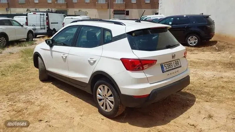 Usado Seat Arona Style 110 CV (80 kW) 2021 Blanco SUV