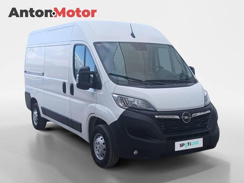 Usado Opel Movano 140 HP (102 kW) 2023 Branco Van