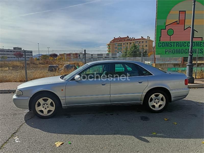 Usado Audi A8 150 CV (110 kW) 1997 Gris / plata Berlina
