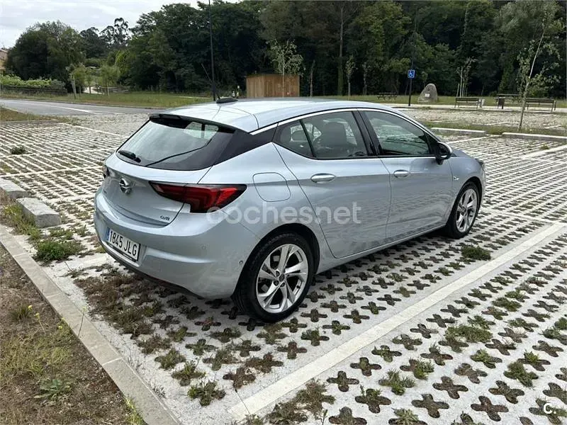 Usado Opel Astra Dynamic 110 CV (80 kW) 2016 Azul Berlina