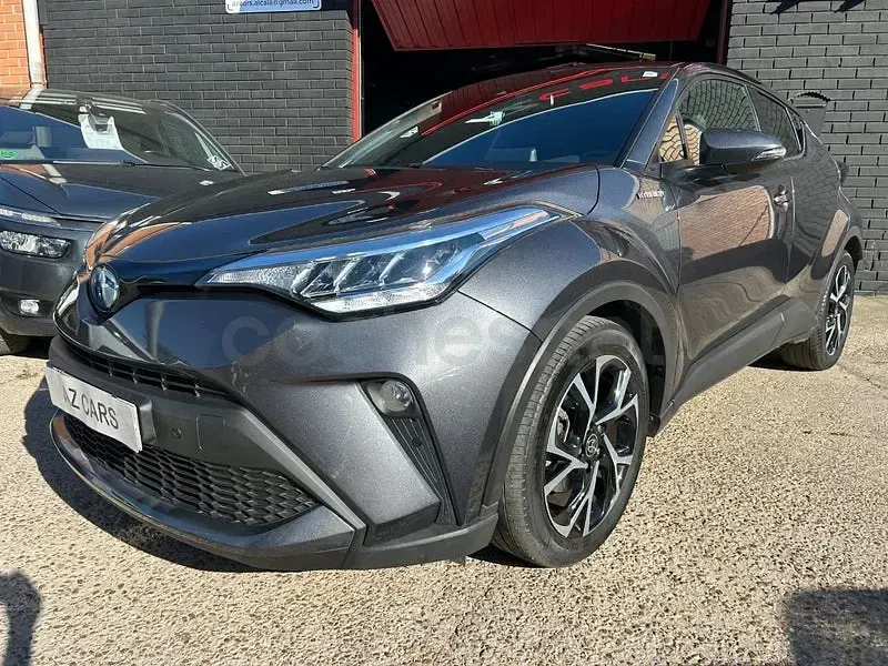 Usado Toyota C-HR Advance 184 CV (135 kW) 2022 Gris / plata SUV