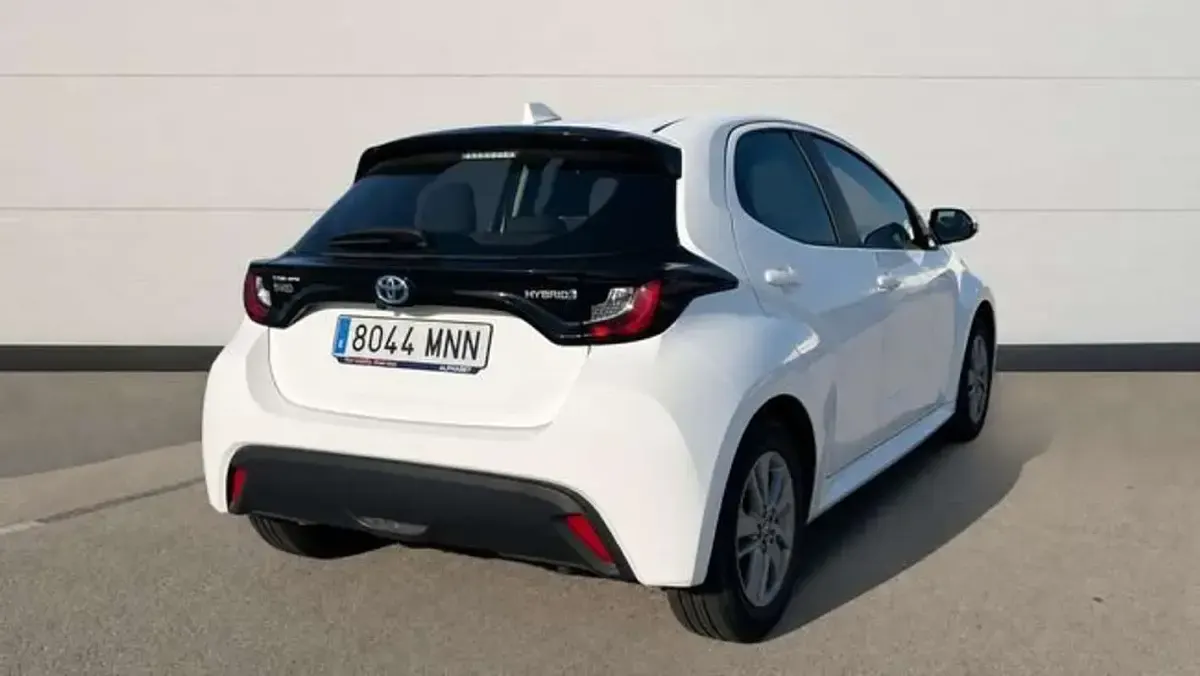 Usado Toyota Yaris Hybrid Business Edition 116 CV (85 kW) 2024 Blanco Berlina