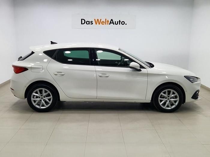 Usado Seat Leon Style 110 CV (80 kW) 2024 Blanco Berlina