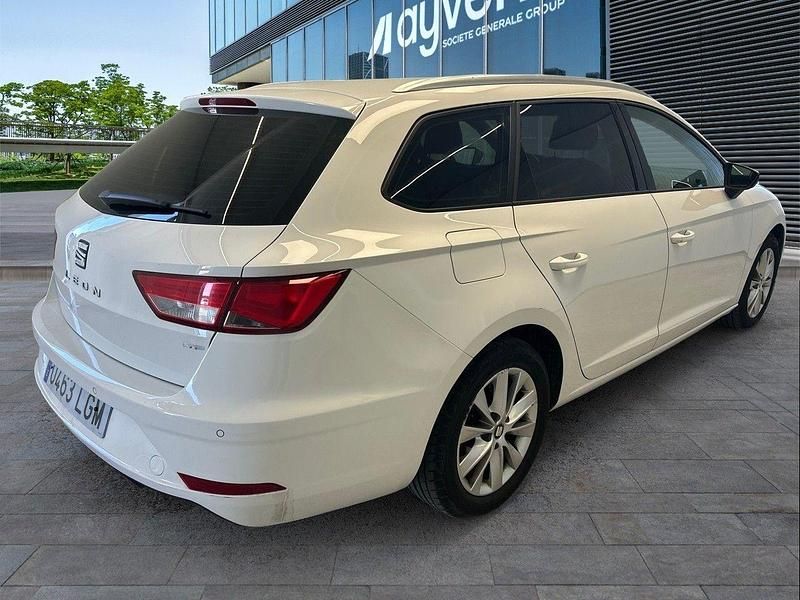 Usado Seat Leon Style 115 CV (84 kW) 2020 Blanco Familiar