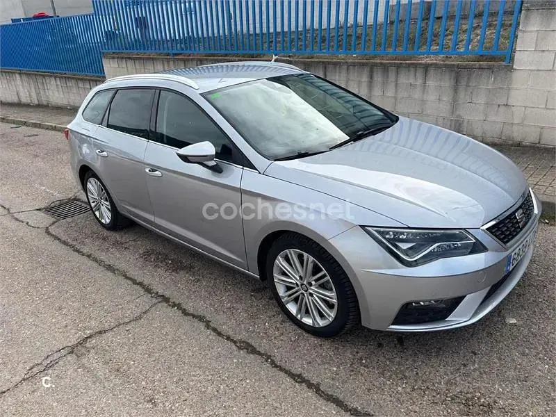 Usado Seat Leon ST 150 CV (110 kW) 2020 Gris / plata Familiar