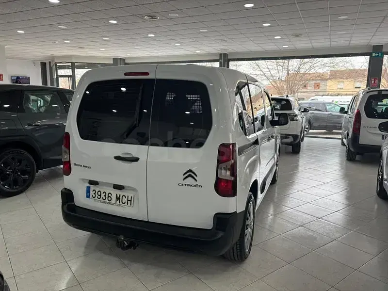 Usado Citroën Berlingo Feel 102 CV (75 kW) 2022 Blanco Monovolumen