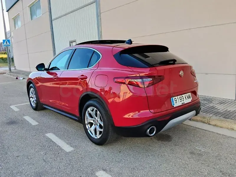 Usado Alfa Romeo Stelvio Executive 180 CV (132 kW) 2018 Rojo SUV