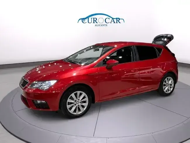 Usado Seat Leon Reference 115 CV (84 kW) 2018 Granate Familiar