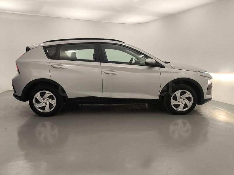 Usado Hyundai Bayon 100 CV (73 kW) 2024 Gris / plata SUV